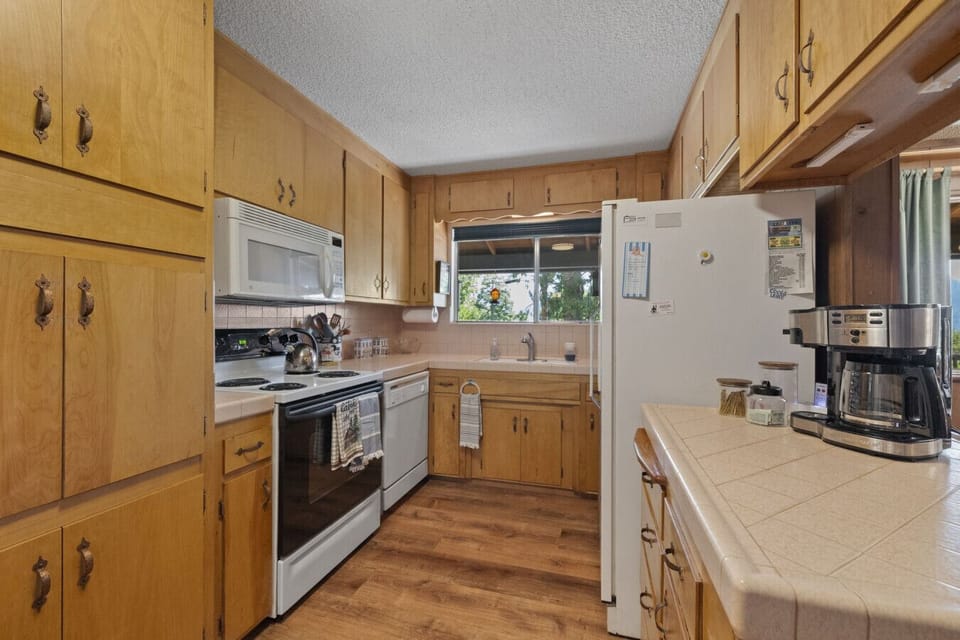 Cozy, functional kitchen with all the necessities needed to make delicious family meals