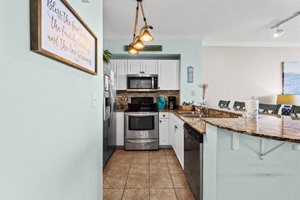 Kitchen equipped with stainless appliances