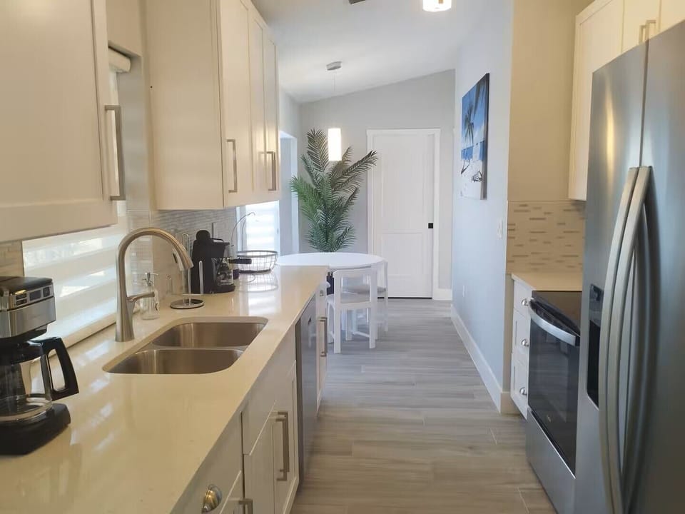 Kitchen & Breakfast Nook
