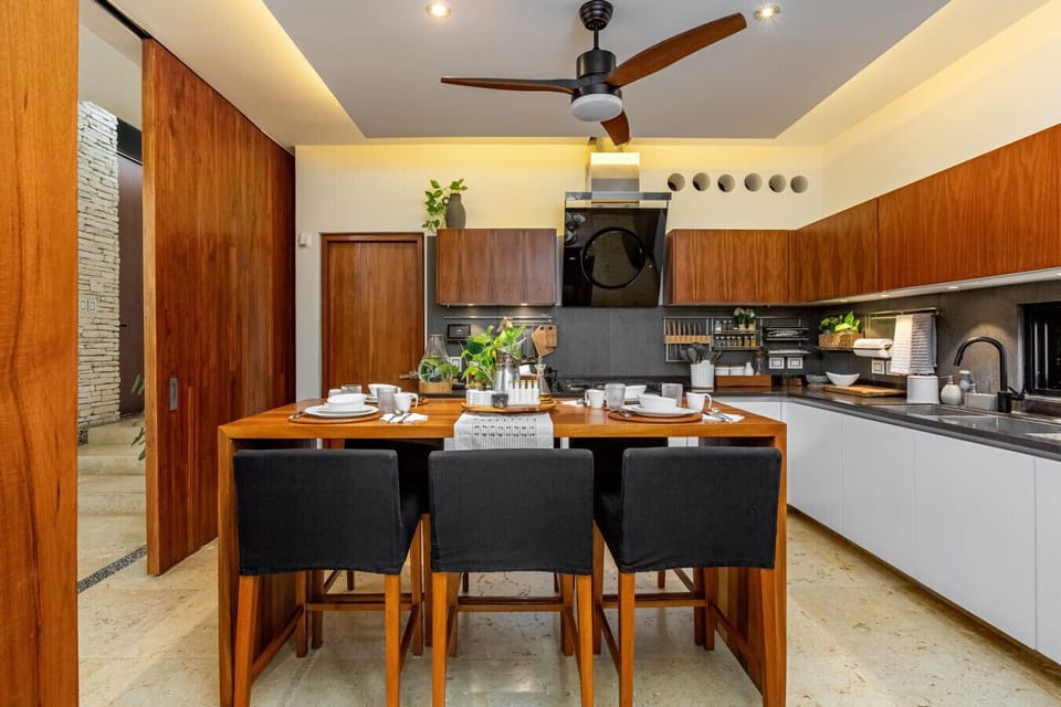 Fully equipped kitchen perfect for chef service