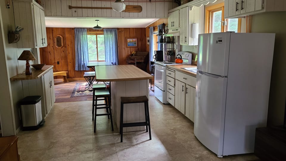 Fully equipped kitchen.