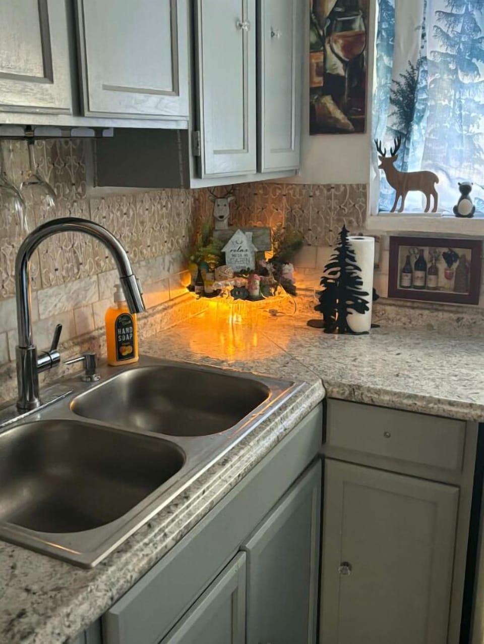 Updated Kitchen with Full Sink and Stove