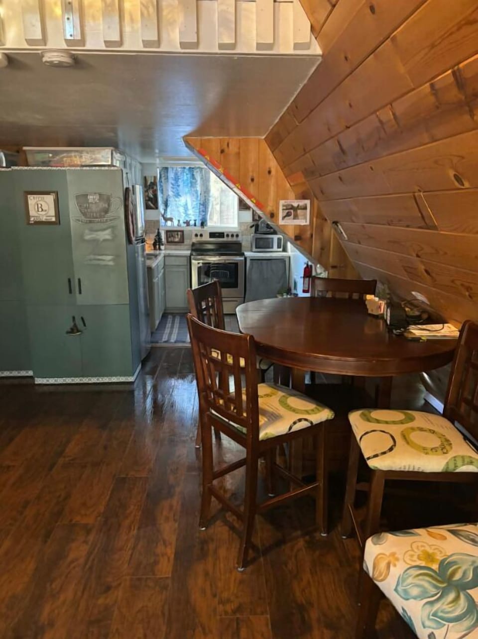 Raven Chalets Cozy Living Room