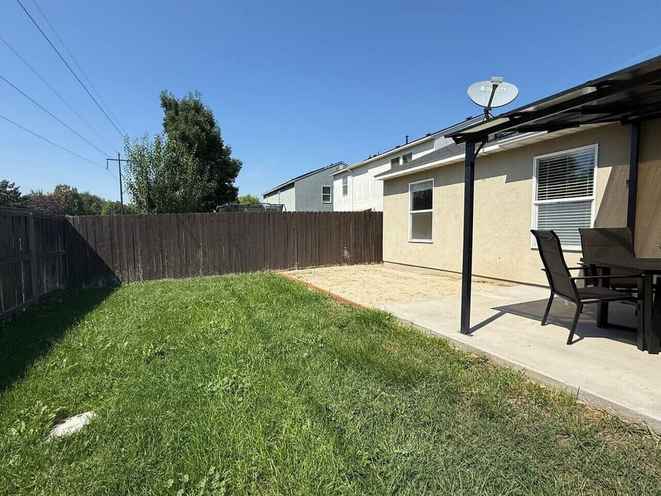 spacious yard