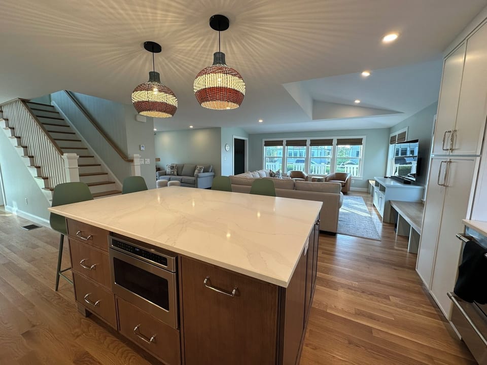 Another view of the kitchen island: easily sits 4.