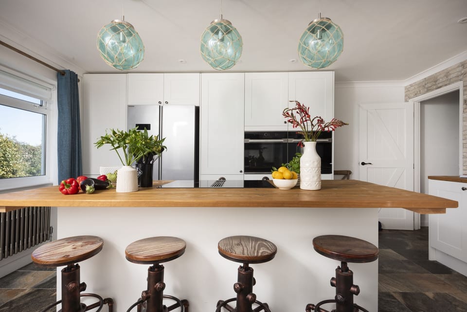 Breakfast Bar seating 4- Sennen Sand by Stay Ca Holidays