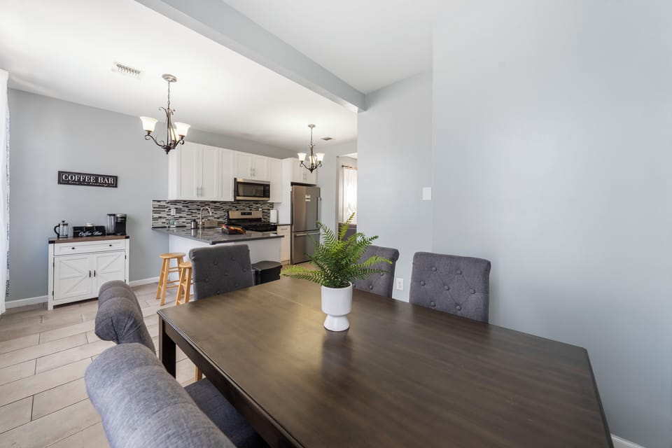 Dining room for 6