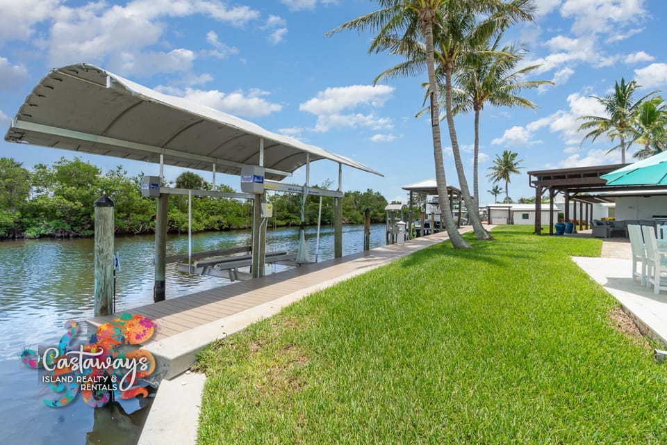 Boat Dock & Lifts