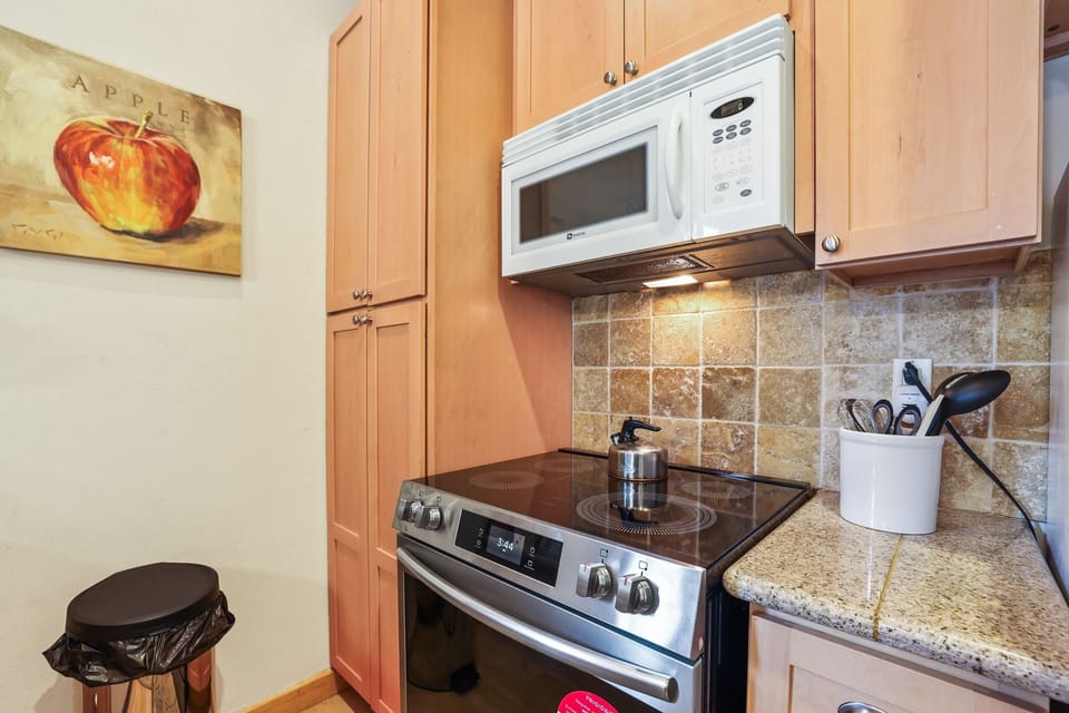 Indoors, Appliance, Microwave, Oven, Kitchen
