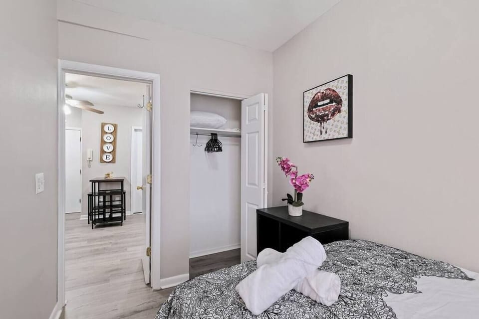 Chic & Cozy Vibes
Thoughtfully designed with a blend of comfort and style, each room offers a peaceful retreat.
