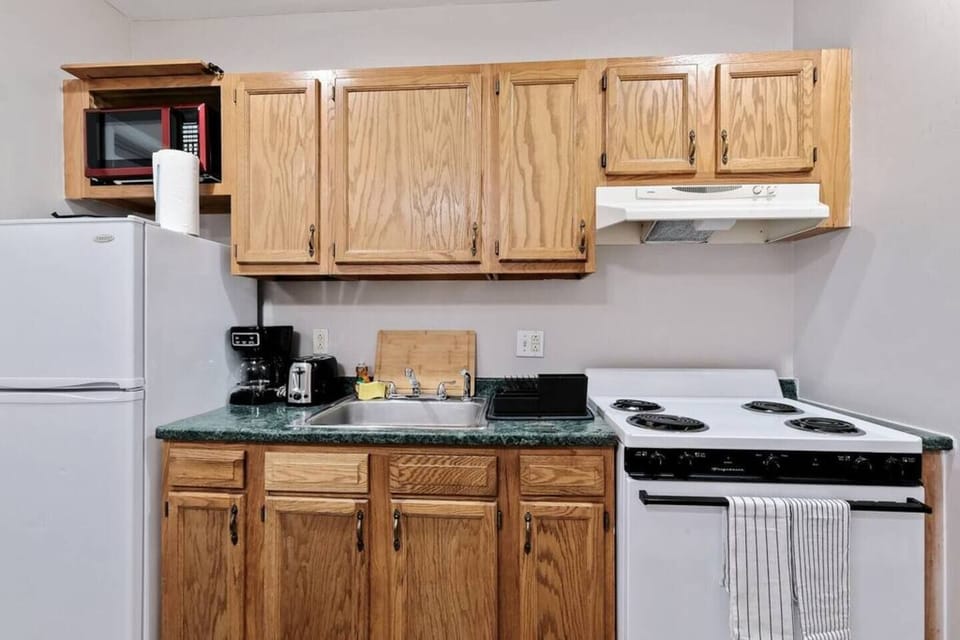 Welcome to your fully furnished retreat in the heart of the city.