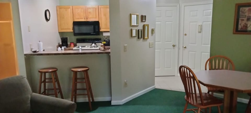 Full kitchen, dining table seats 4, breakfast bar seats 2.