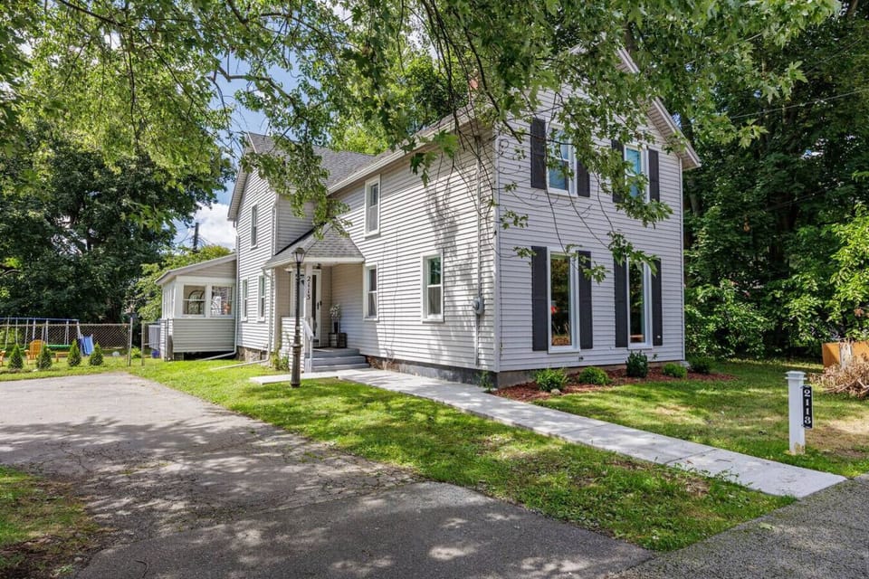 Charming street view showcasing easy access to local cafes, shops, and attractions. Parking for two carsA welcoming setting that combines convenience with a touch of local character.