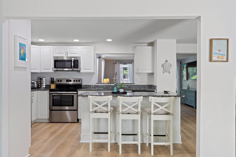 Fully stocked chef's kitchen includes every appliance & kitchen gadget you need!