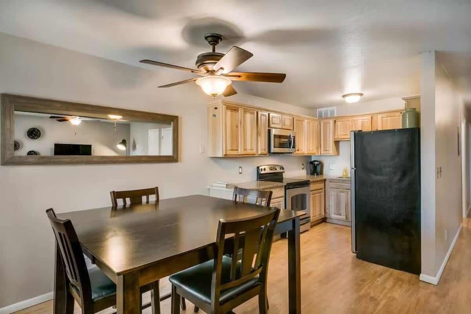 Rise-N-Shine-Rentals-Vacation-Rentals-Fort-Collins-CO-Airbnb-VRBO-Dining and Kitchen