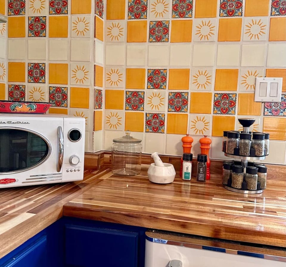 Kitchen with classic appliances