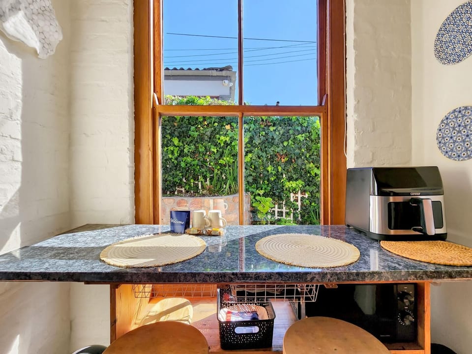 Sunny Kalk Bay Garden Cottage, Walk to Harbour (30048)