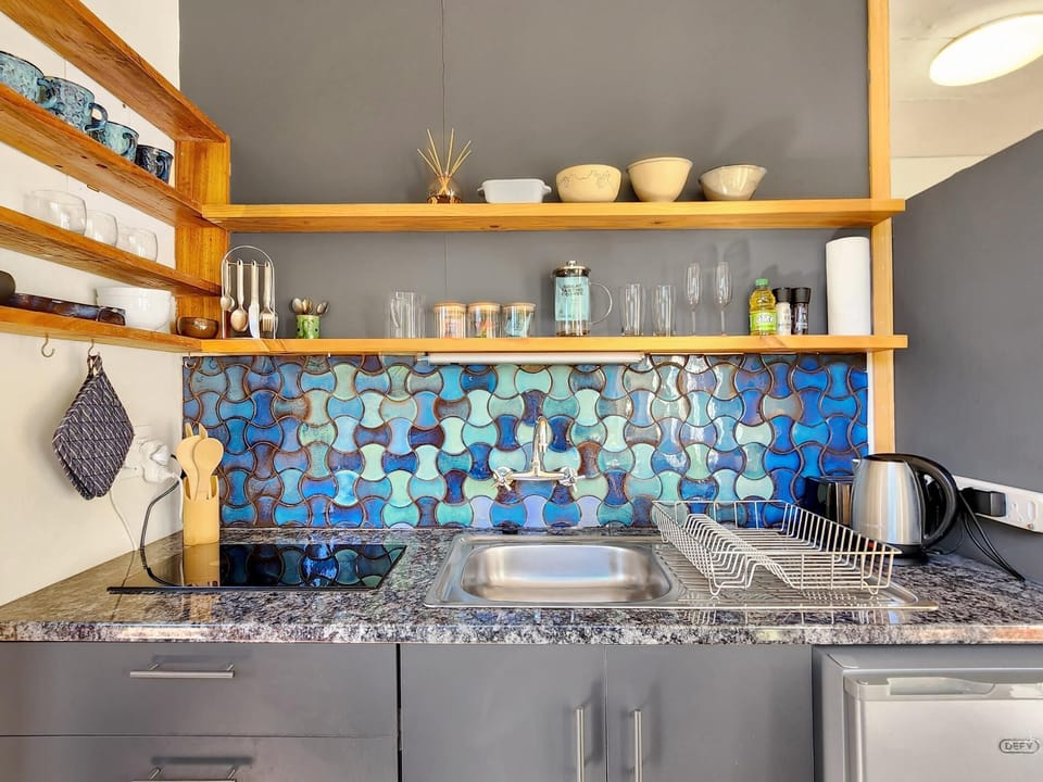 Sunny Kalk Bay Garden Cottage, Walk to Harbour (30050)