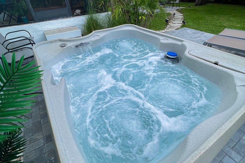 Outdoor spa tub
