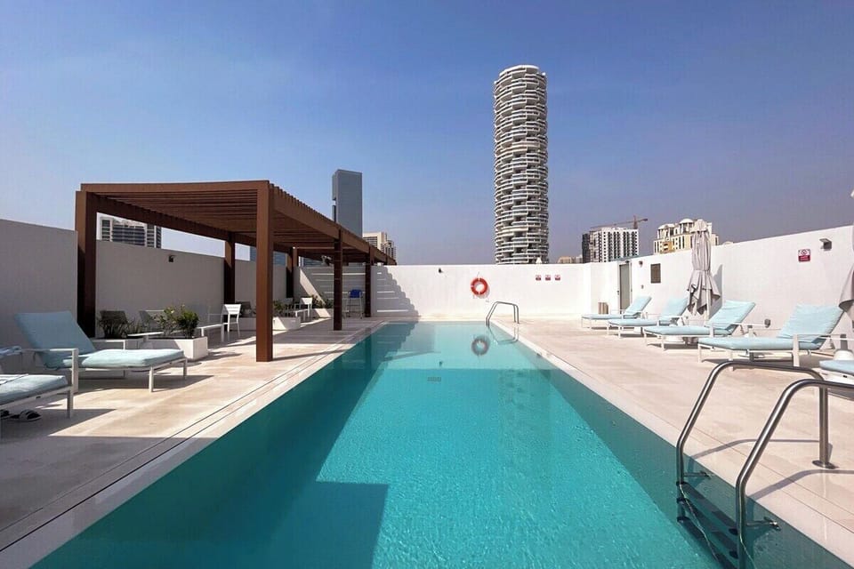 Enjoy Dubai’s sunshine at this stunning pool with comfortable loungers.