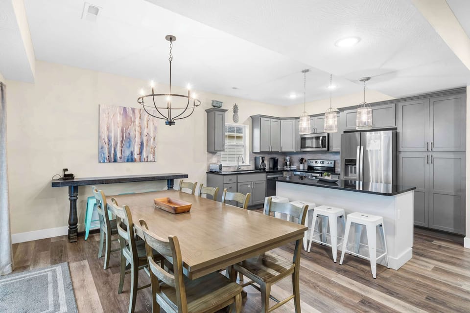 Make mealtime memories together in the spacious dining area​