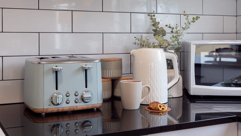 Sandy Paws | Well equipped kitchen | Microwave
