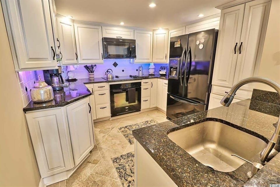 Keurig, Air Fryer, Toaster, Electric Kettle, Electric Can and Wine opener.  