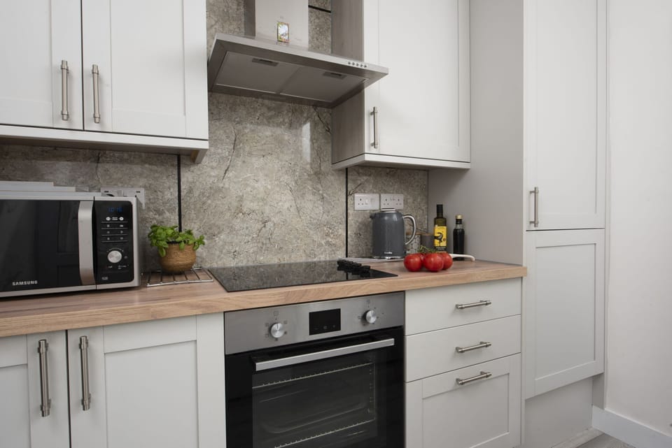 Well equipped kitchen area - Bryher Cottage, Stay Ca Holidays