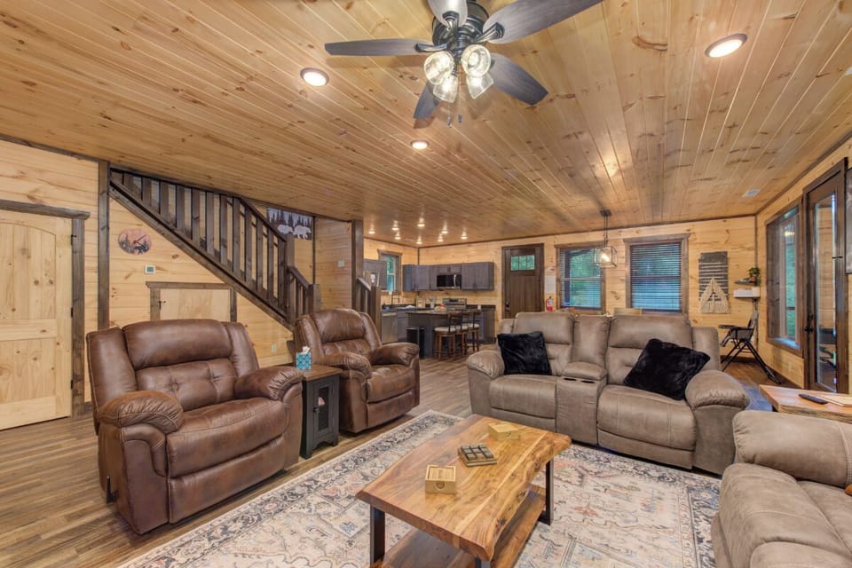 Dreamcatcher Lodge's cozy living area