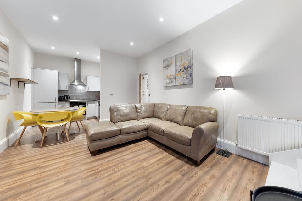Living Room / Lounge