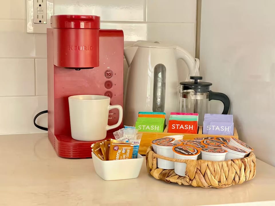 The kettle hums, rich aromas fill the air—your perfect pause to start.