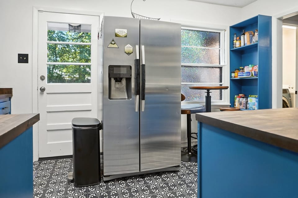 Appliance, Refrigerator, Washer, Indoors, Shelf