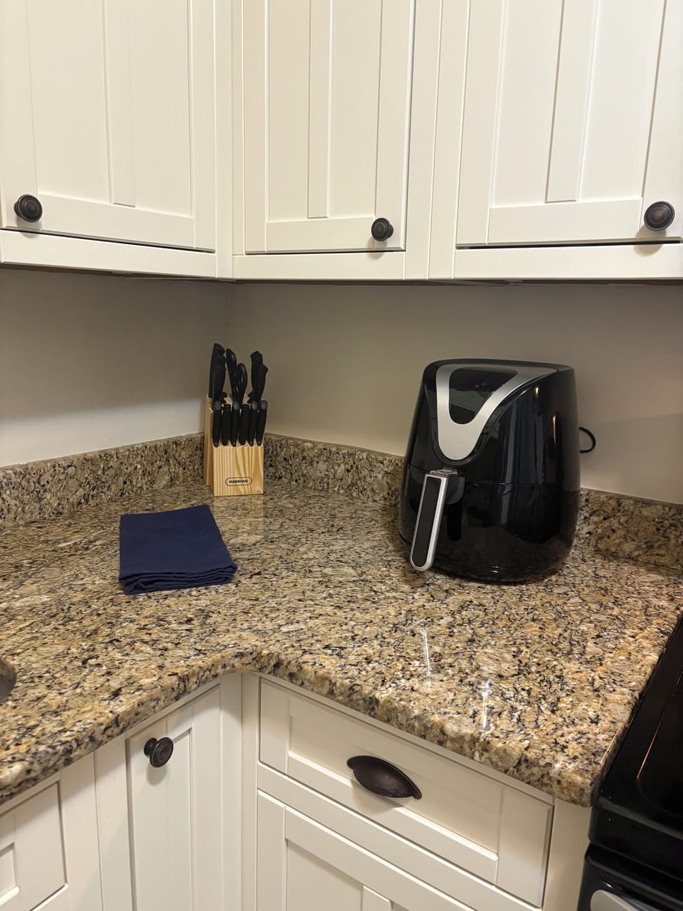 Fully stocked kitchen, microwave, Keurig, air fryer, and basic cooking supplies