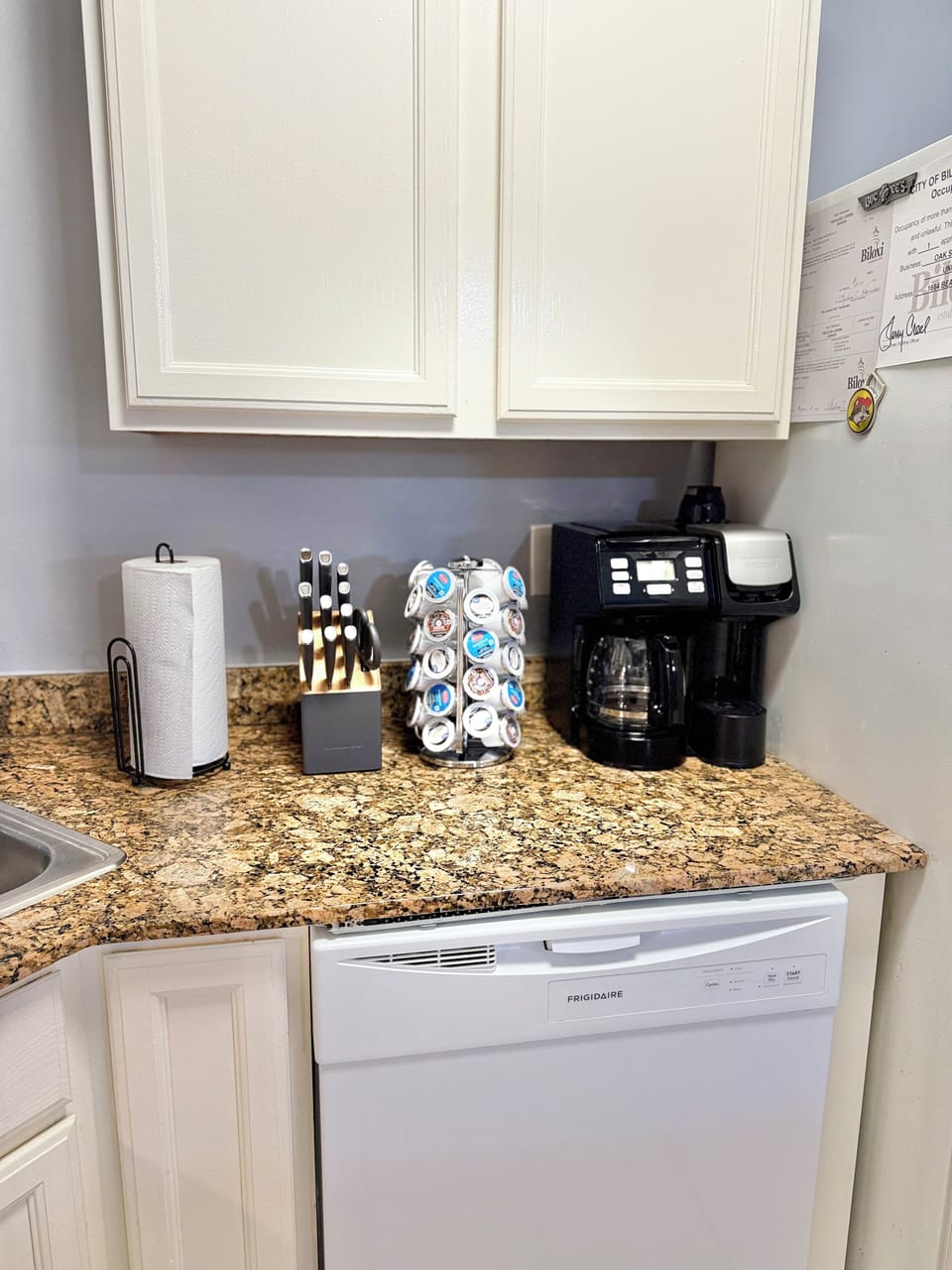 Full Size Coffee Pot With K Cup Brewer