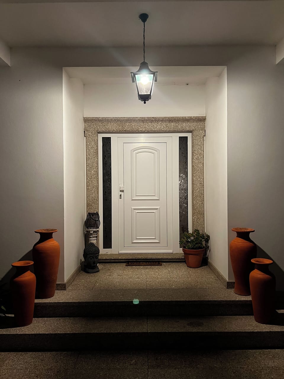 Alpendre de entrada;