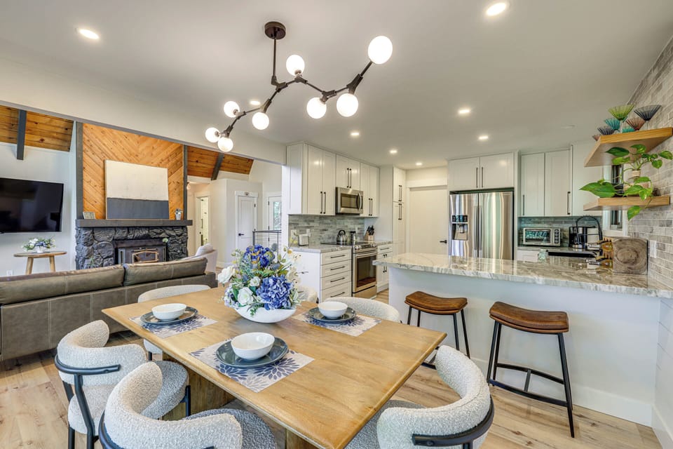 Dining Area | 2-Story Cabin | Open Floor Plan | Central A/C & Heating