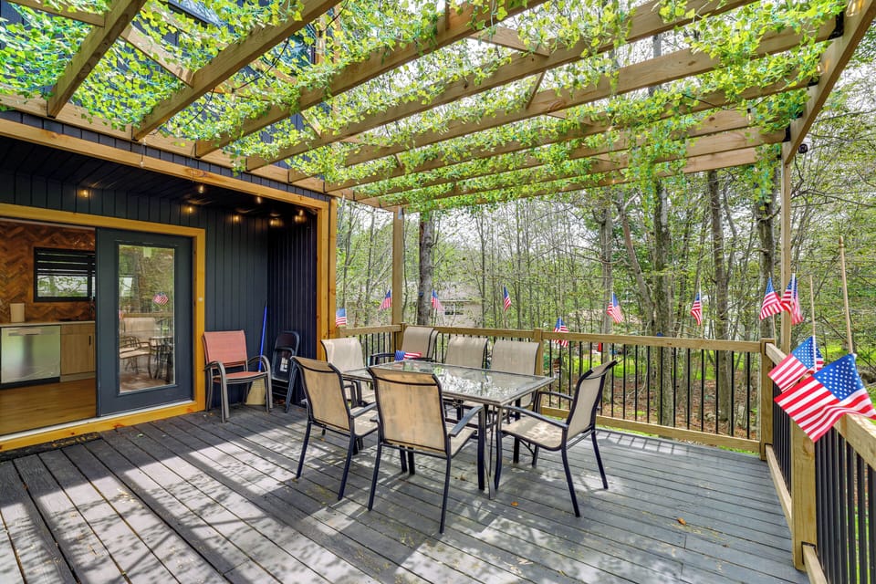 Tobyhanna Vacation Rental | 4BR | 3BA | 1,655 Sq Ft | 6 Steps Required