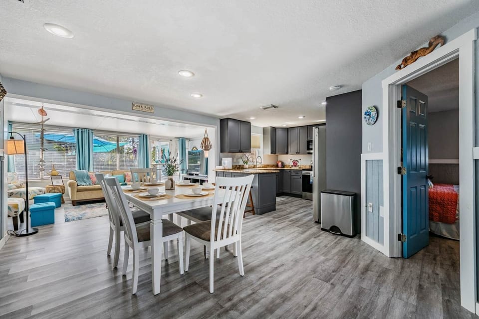Dine in style with an open layout, coastal charm, and stunning water views