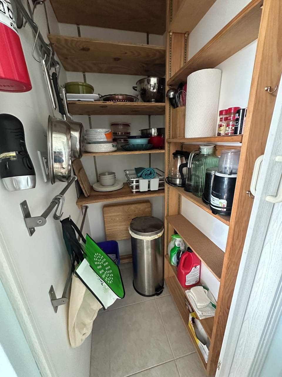 Kitchenette Pantry