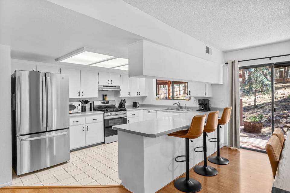 Fully Equipped Kitchen with dining counter