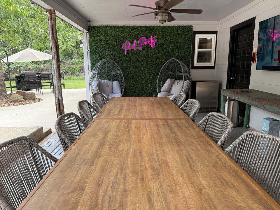 Outdoor dining
