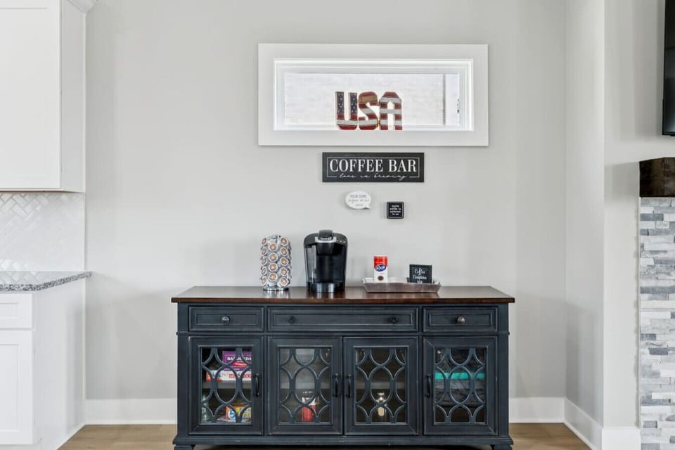Coffee bar with complimentary coffee and sugar, the perfect start to the day!