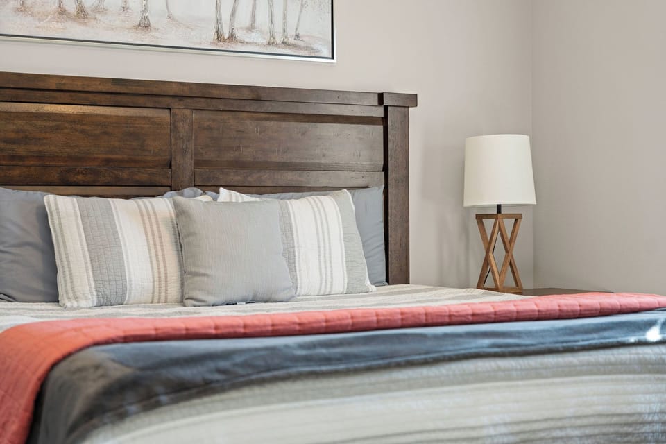 King size bed 