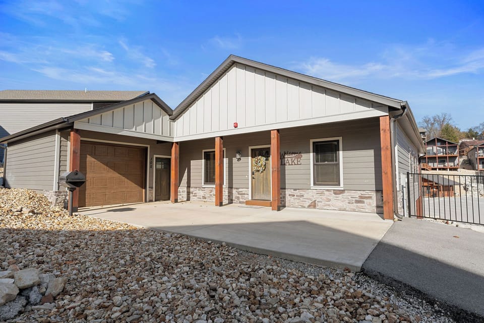 Welcome to Lakeside Dreamin!  Garage for owner use only 