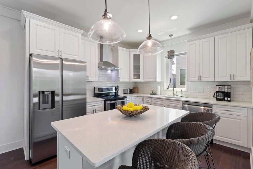 Kitchen: Drip coffee maker, toaster oven, blender, tableware
