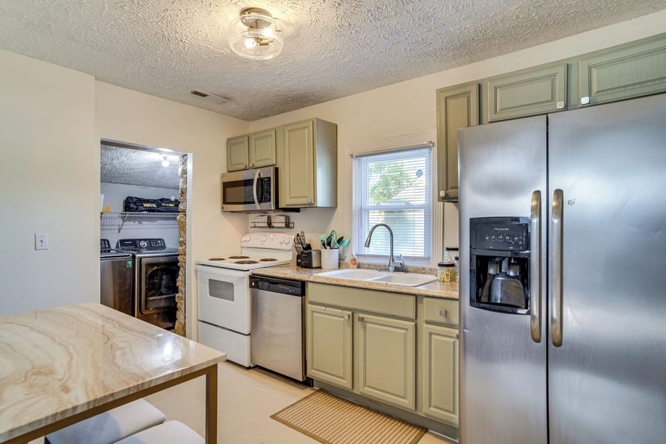 Kitchen | Dishwasher | Coffee Pot & Keurig