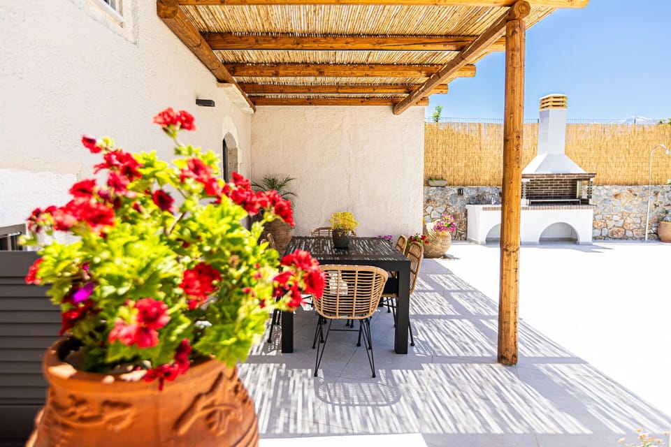 Balcony / Terrace / Patio, Building Exterior, Outdoor