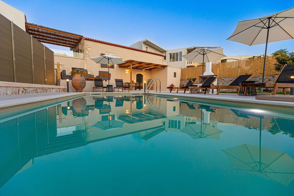 Building Exterior, Outdoor, Pool