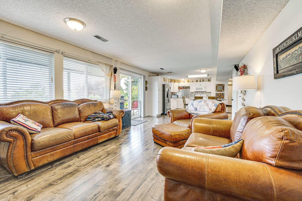 Living Room | Free WiFi