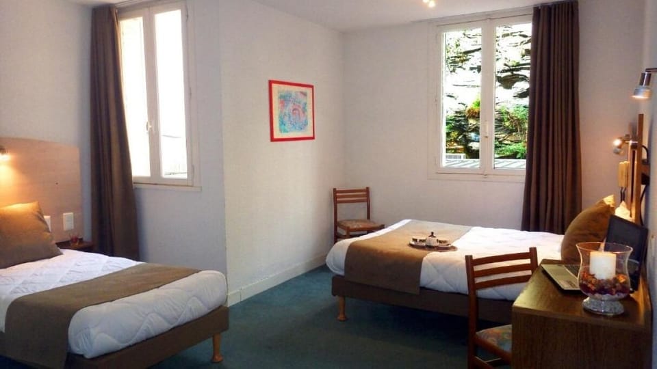 1 Double bed and 2 Twin beds